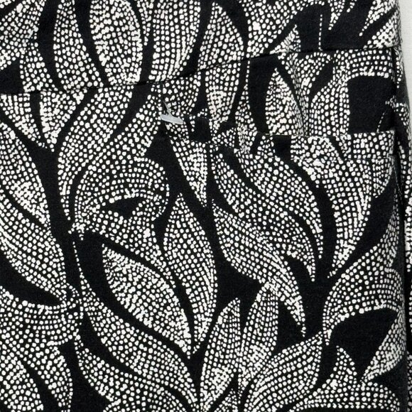Chico’s 0.5 Black White Leaf Print Slim Ankle Pants Women’s 6 Stretch - Picture 8 of 8